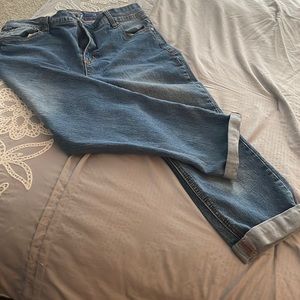 Avenue Denim Capris